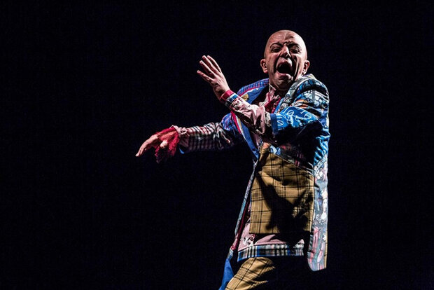 فرزین محدث «دیگران» را به صحنه می‌برد