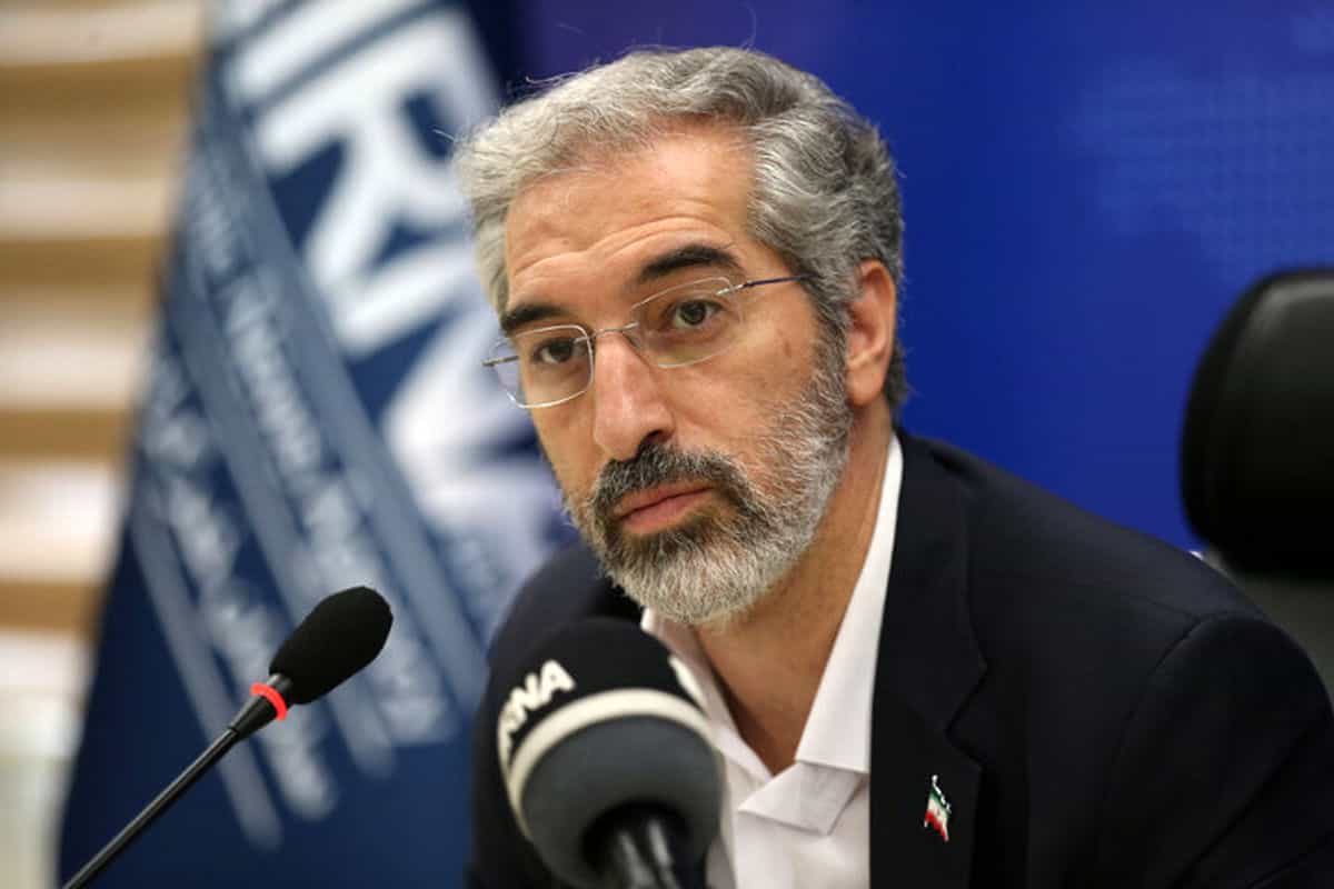 من نماینده هنرمندان نیستم؛ نماینده جمهوری اسلامی هستم