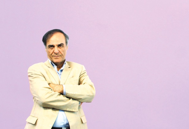 تئاتر از دو سو قیچی می‌شود/ هیچ‌جای جهان کسی برای تمرین نمایش مجوز نمی‌گیرد 