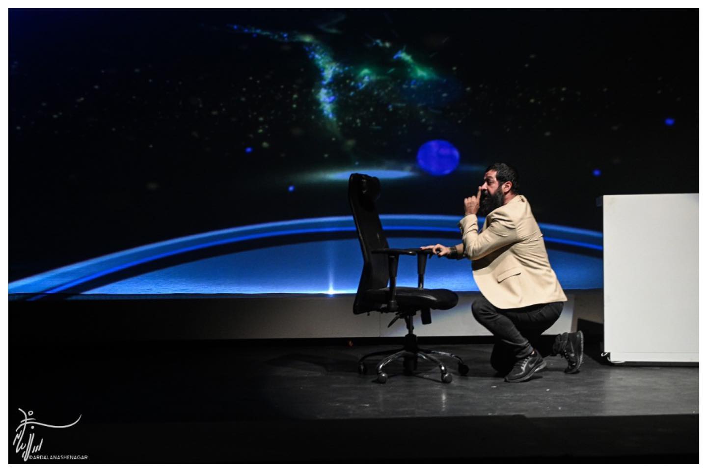 گزارش تصویری- نمایش «گل به خودی» به کارگردانی محمد خانحسینی