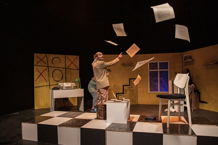 «سیاره آدم‎ها» و «بازرس» در خانه نمایش دا