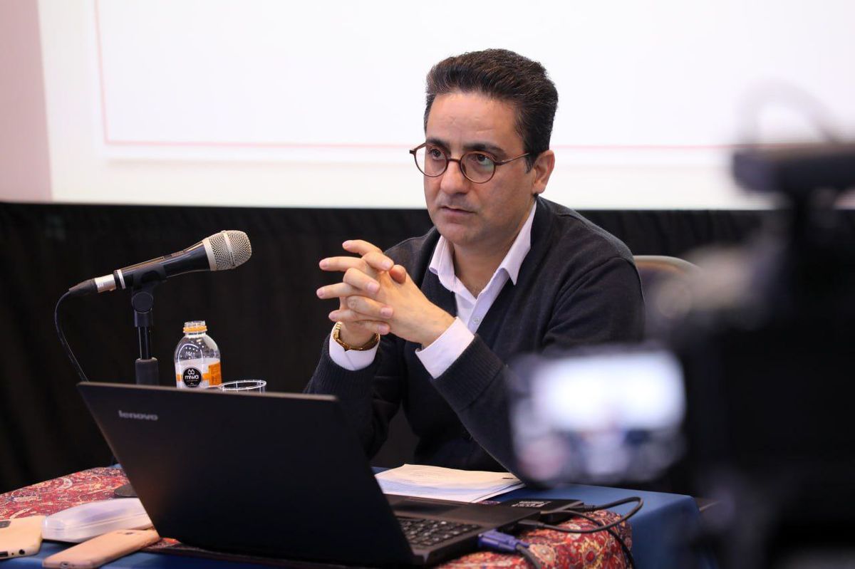 فیلم‌های «داریوش مهرجویی» نمونه‌های خوبی از شخصیت مرشد دارد