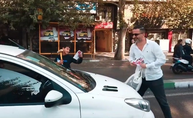 ویدئو- تبلیغ خیابانی کارگردان 