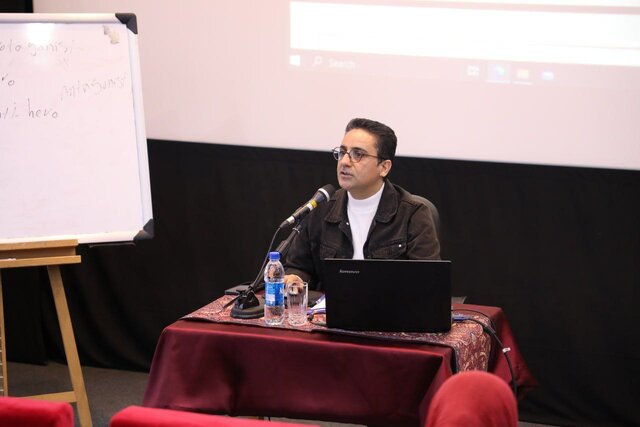 ضدقهرمان محصول چیست؟