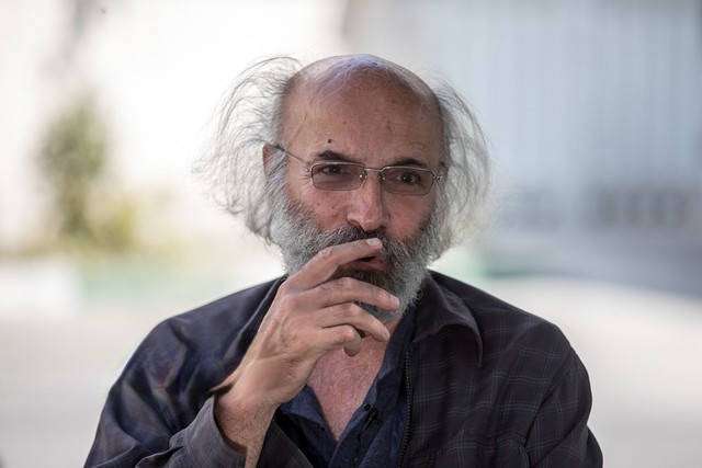 واکنش کیانوش عیاری به یک فیلم روی پرده