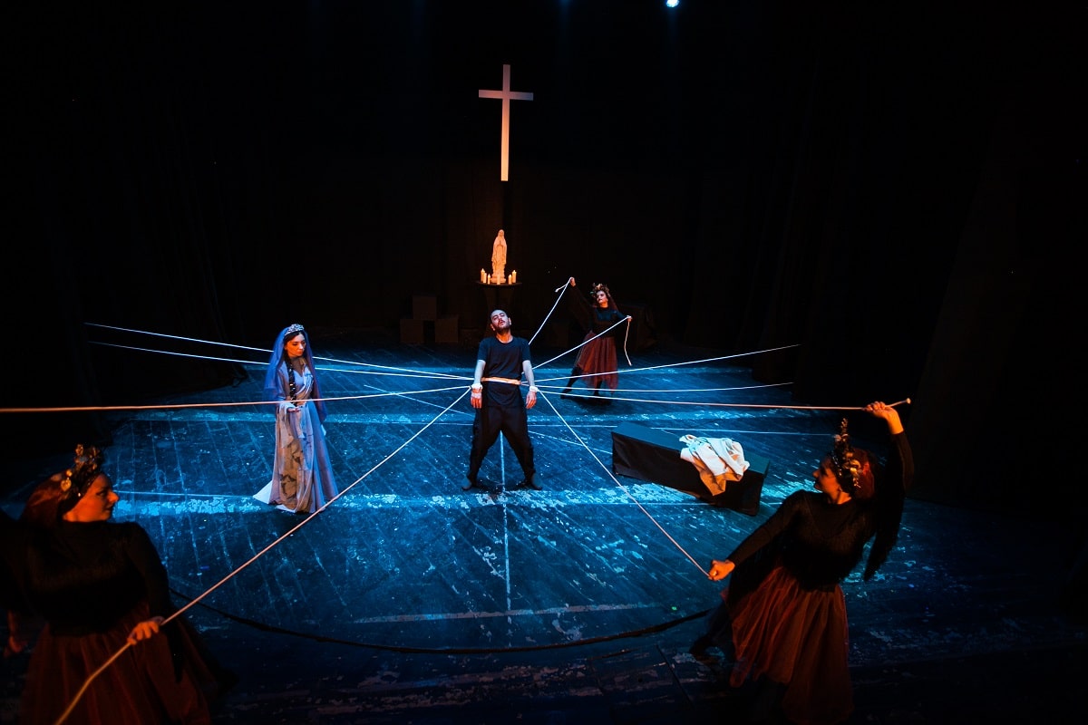 گزارش تصویری- نمایش خدایان کهن به کارگردانی: بیاینا محمودی