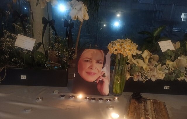 بیتا فرهی در کنار مادرش آرام گرفت