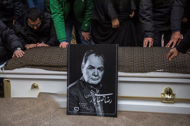 انتقادات صریح اصغر همت در تشییع «طوفان» / بی‌توجهی‌ها هنرمند را می‌کشد