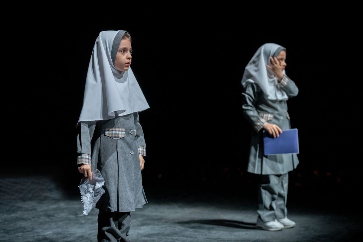 نقدی بر نمایش «دشمن خدا» به کارگردانی مجید عراقی؛ زندگی برای دروغ، دروغ برای زندگی