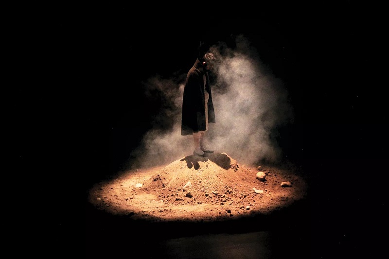 درباره اجرای «هملت» به کارگردانی آرمین حمدی‌پور که در شیراز روی صحنه رفت؛ روزگار دشوار هملت‌‏بودگی