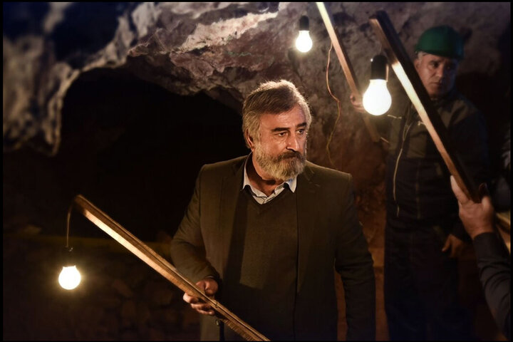 نقد فیلم «آبی روشن»، از ملودرام اخلاقی تا موسیقی که میزانسن می‌چیند