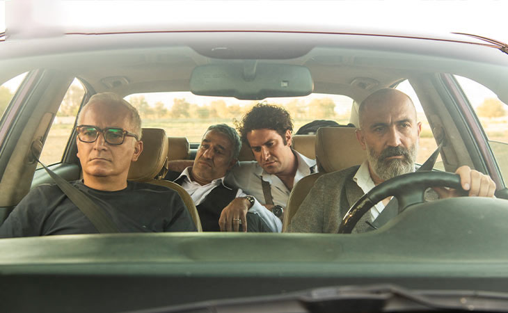 نقد فیلم «صبحانه با زرافه‌ها»؛ سروش صحت در فیلم هایش هم کتاب می‌خواند و جمعیت با اشتیاق آن را گوش می‌دهد