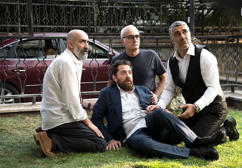 نقد فیلم «صبحانه با زرافه‌ها»؛ تناقض نقد انتزاعی جهان پست‌مدرن با مرگ ۲ شخصیت اصلی