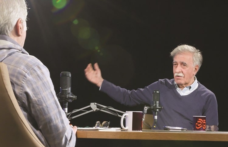 گاهی وقت‌ها من فکر می‌کنم برخی آقایان شب‌ها با هم جمع می‌شوند و فکر می‌کنند کدام‌مان فردا حرفی بزنیم که از همه بامزه‌تر باشد؟ 