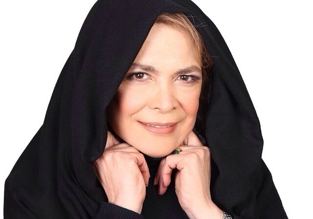 سنگ مزار بیتا فرهی نصب شد