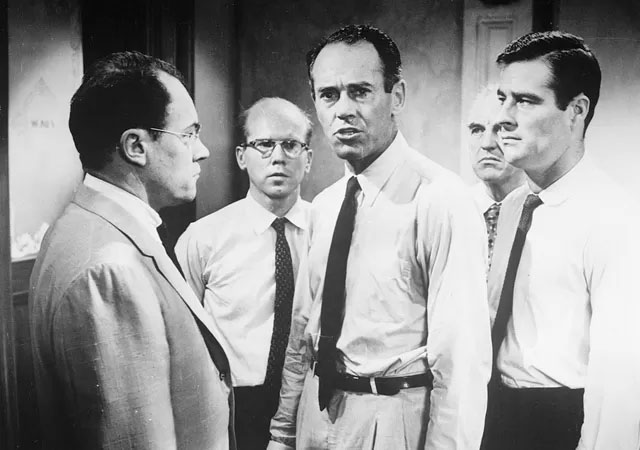  نگاهی به فیلم «دوازده مرد خشمگین»؛ گوارایی یک فیلم کلاسیک با عناصر تئاتری