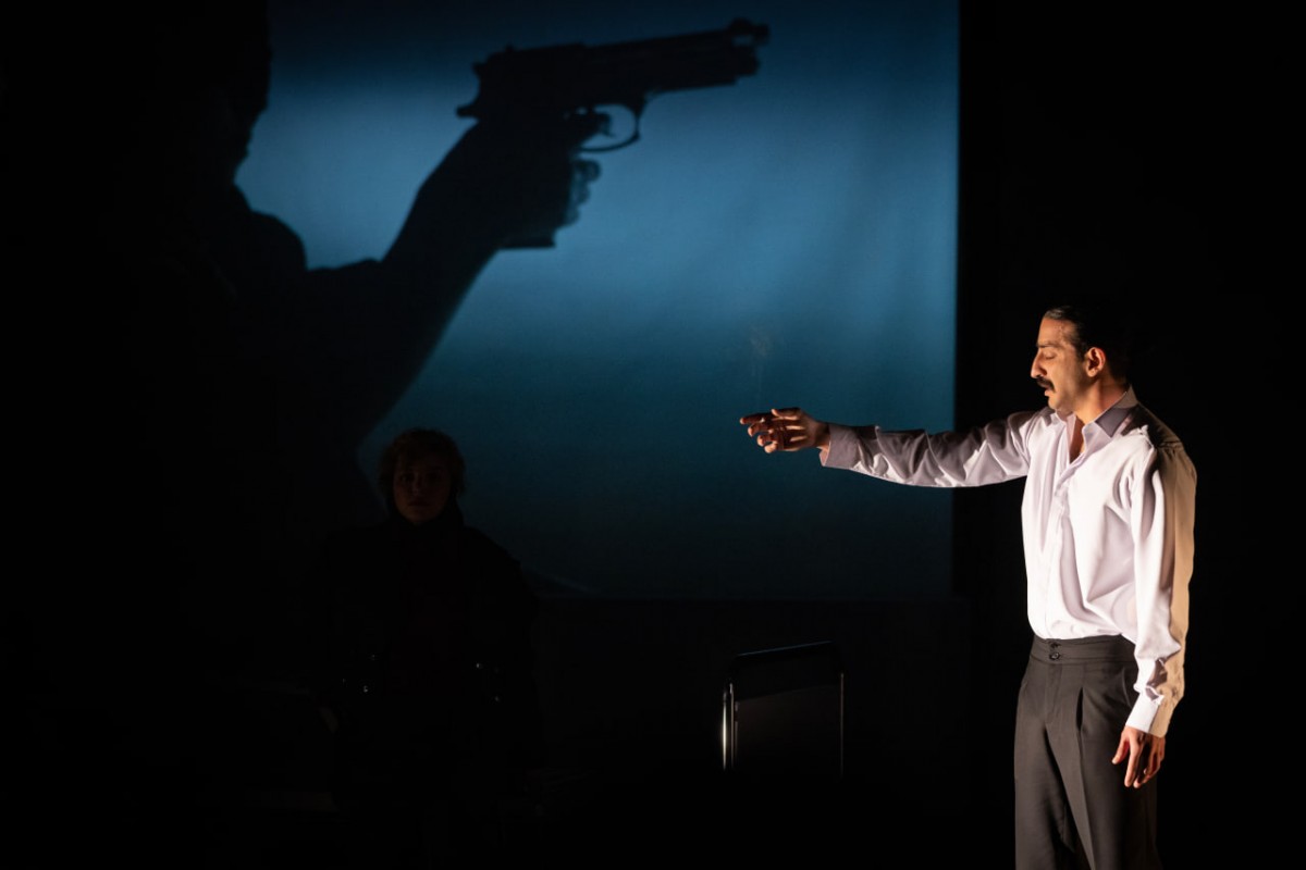 نگاهی به نمایش «تهران پاریس تهران» از منظر روایت‌شناسی؛ دیالکتیک راوی‌های سه‌گانه