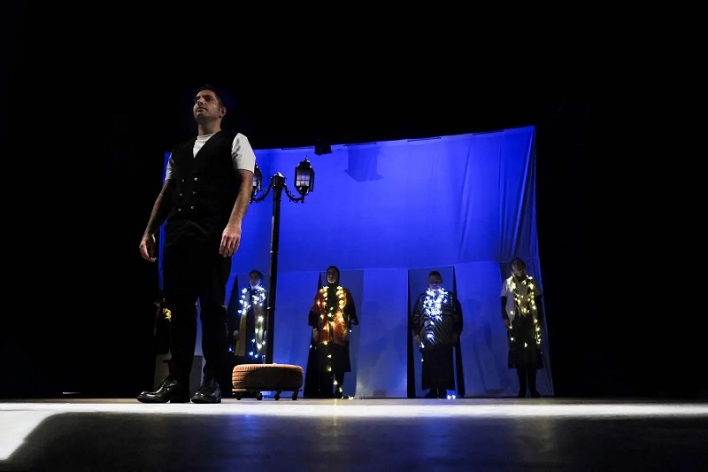 نگاهی به نمایش «روزی روزگاری سمنگان»؛ نوستالژی واقعیت را مخدوش می‌کند