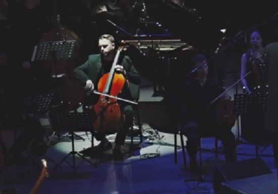 فیلم- اجرای قسمتی از موسیقی فیلم «در میان ستارگان»