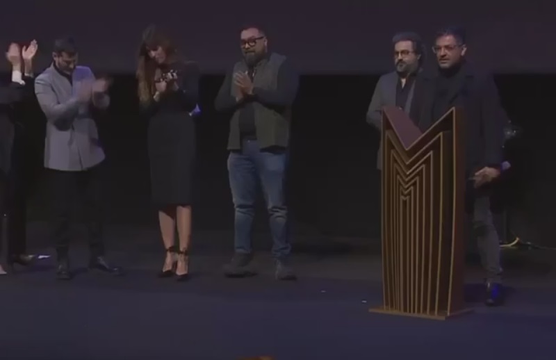 فیلم- صحبت‌های کارگردان «آکتور» بعد از دریافت جایزه جشنواره «سریز مانیا»؛ «جایزه ام را به زنان ایرانی تقدیم می کنم»