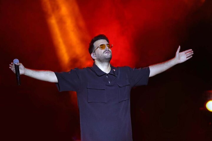 آصف آریا کنسرت خود را در برج میلاد برگزار کرد