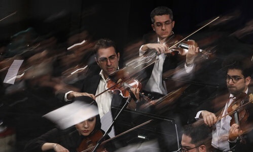 چوب رهبری مهمان ارکستر موسیقی ملی را چه کسی به دست میگیرد؟ چوب رهبری مهمان ارکستر موسیقی ملی را چه کسی به دست میگیرد؟