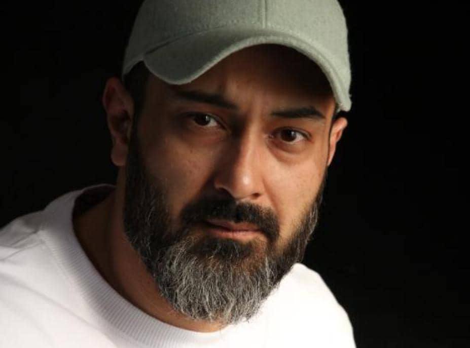 «انسان/ اسب: پنجاه/ پنجاه» را به صحنه می‌برد