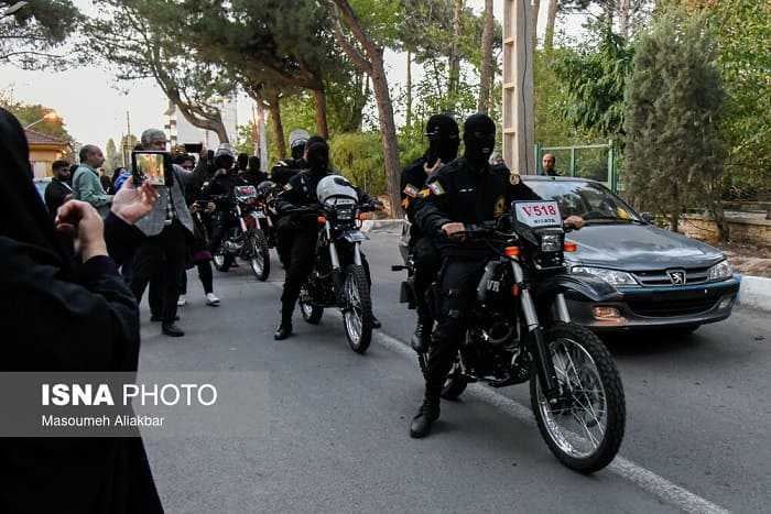 گزارش تصویری- حضور عوامل پلیس در زیبادشت برای بازسازی صحنه قتل داریوش مهرجویی و وحیده محمدی‌فر