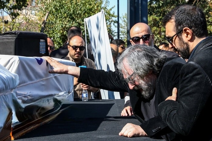 گزارش تصویری- تشییع پیکر داریوش مهرجویی و وحیده محمدی‌فر