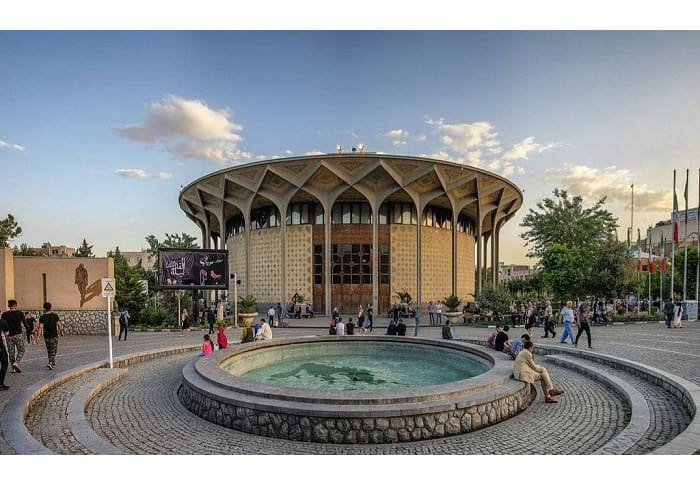اطراف تئاترشهر باید متناسب با فضای فرهنگی باقی بماند/ بینتیجه ماندن یک ساماندهی اطراف تئاترشهر باید متناسب با فضای فرهنگی باقی بماند/ بینتیجه ماندن یک ساماندهی
