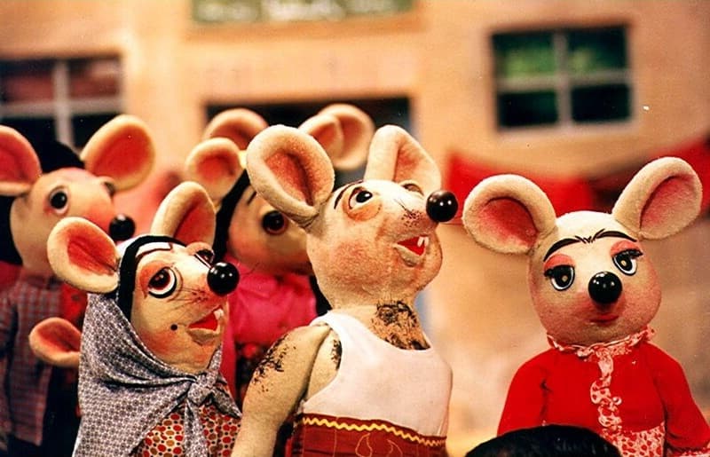 عروسک‌هایی که پروانه زرین را لمس نکردند