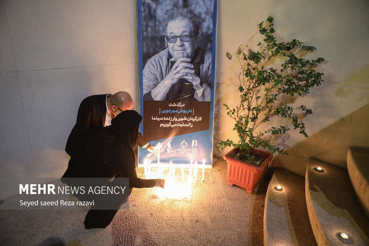 گزارش تصویری- مراسم هفتمین شب درگذشت داریوش مهرجویی و وحیده محمدی فر