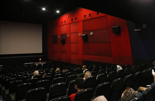 افت ۷۵ درصدی فروش سینماها در غیاب کمدی‌ها/ سینما دیگر ارزان نیست