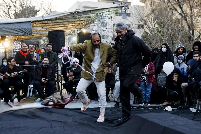  جشنواره تئاتر خیابانی مریوان بخشی از آثارش را شناخت