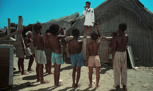 روایت امیر نادری از «سازدهنی»  روایت امیر نادری از «سازدهنی»