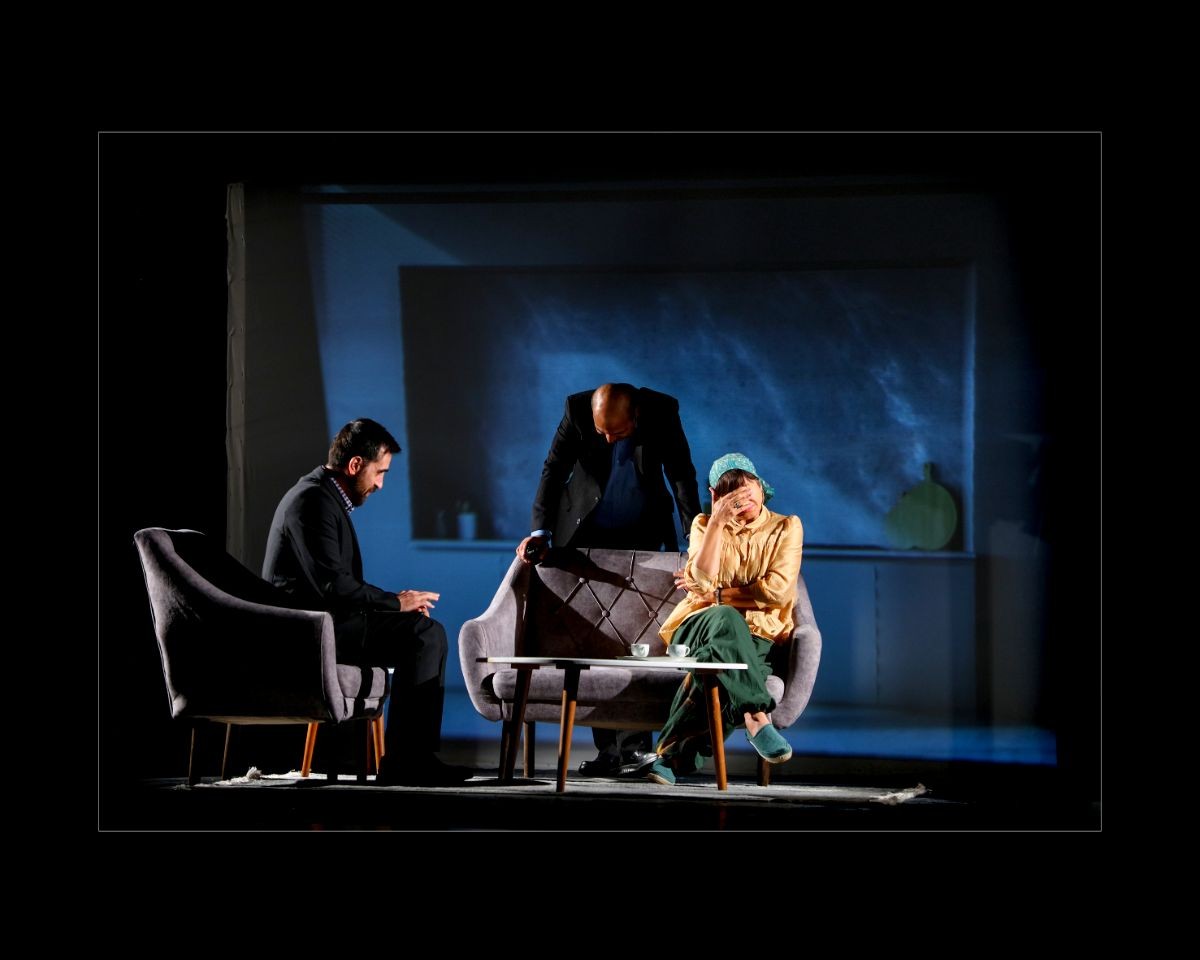  درباره نمایش «آخرین سه شنبه سال»؛ بازنمایی اخلاقیات بحران‌زده شهروندان تهرانی 