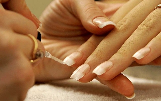  لاک و طرح ناخن یک شرکت‌کننده برنامه تلویزیونی را لغو کرد! 