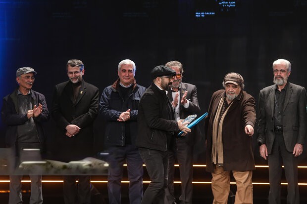 توضیح دبیرخانه«فجر» درباره جوایز برگزیدگان/ تعلل از خودروسازان است