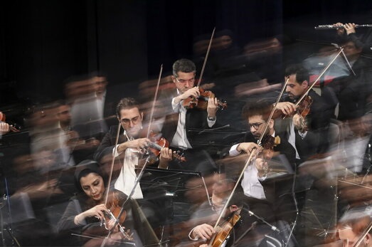 اندراحوالات یک ارکستر دولتی درروزگار سلطنت پاپ/خاموشی ادامه دارد؟