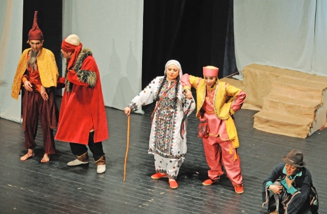 زن‌ها در تاریخ نمایش و ادبیات ما مغفول مانده‌اند و این منصفانه نیست 