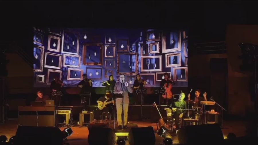 فیلم- گرفتن صدای علیرضا قربانی در حین اجرای کنسرت و واکنش جالب تماشاگران!