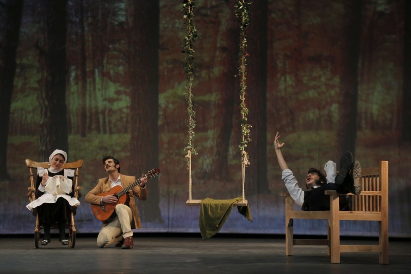 گزارش تصویری- نمایش باغ آلبالو به کارگردانی میکاییل شهرستانی