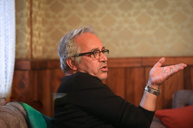 تعجب می‌کنم مسئولان «غریب» را دوست دارند!/ بلدم مثل «فسیل» بسازم