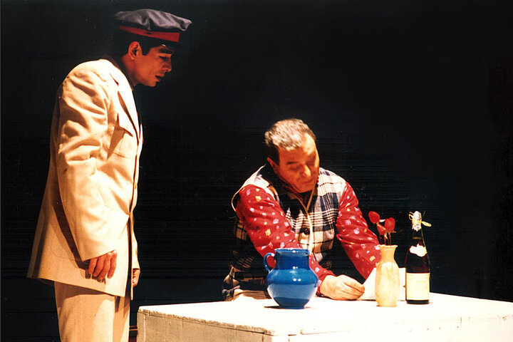 صحنه‌ای که علی رفیعی برای«پابلو نرودا»طراحی کرد/روایت عشق و سیاست