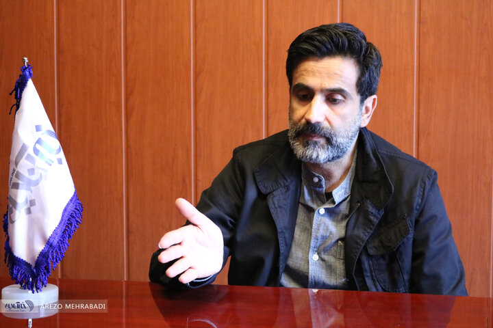 تلویزیون برنامه‌های موسیقی را از برنامه‌های سطح پایین آمریکایی و اروپایی کپی می‌کند