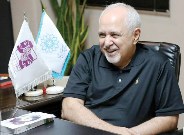  نگاهی به سه نمایش، همراه با محمدجواد ظریف؛ حاشیه‌نشینان تئاتر را مرور کنیم 