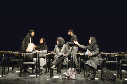  تئاتر مشهد زیر چرخ‌های هوندا ۱۲۵ 