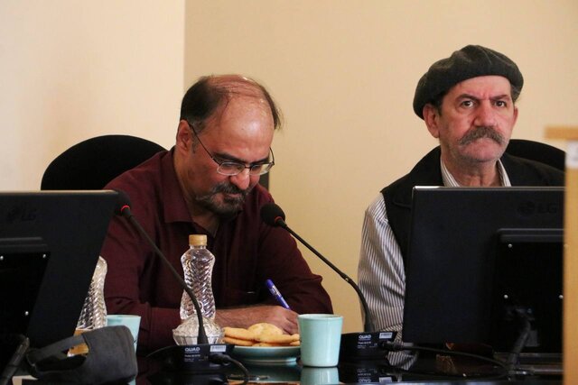 پوستر نمایش «سوسمار» رونمایی شد/ تعجب حمید جبلی و خاطره عزت‌الله رمضانی‌فر از کشتی گرفتن با مشایخی