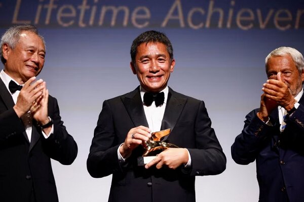 ویدئو- لئونگ بازیگر هنگ‌کنگی شیر طلای ونیز را گرفت/اشک‌هایی که سرازیر شد