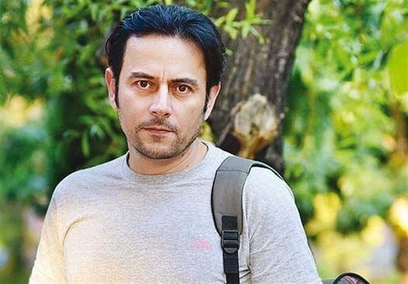 رحیم نوروزی «تنهایی مانا» را به روی صحنه می‌برد